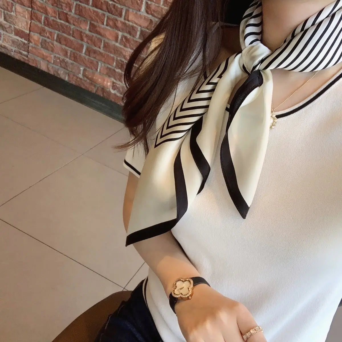 Women Korean Version of Simple Stripes Brocade Forging 70cm Small Square Scarf Scarf H close-up view
