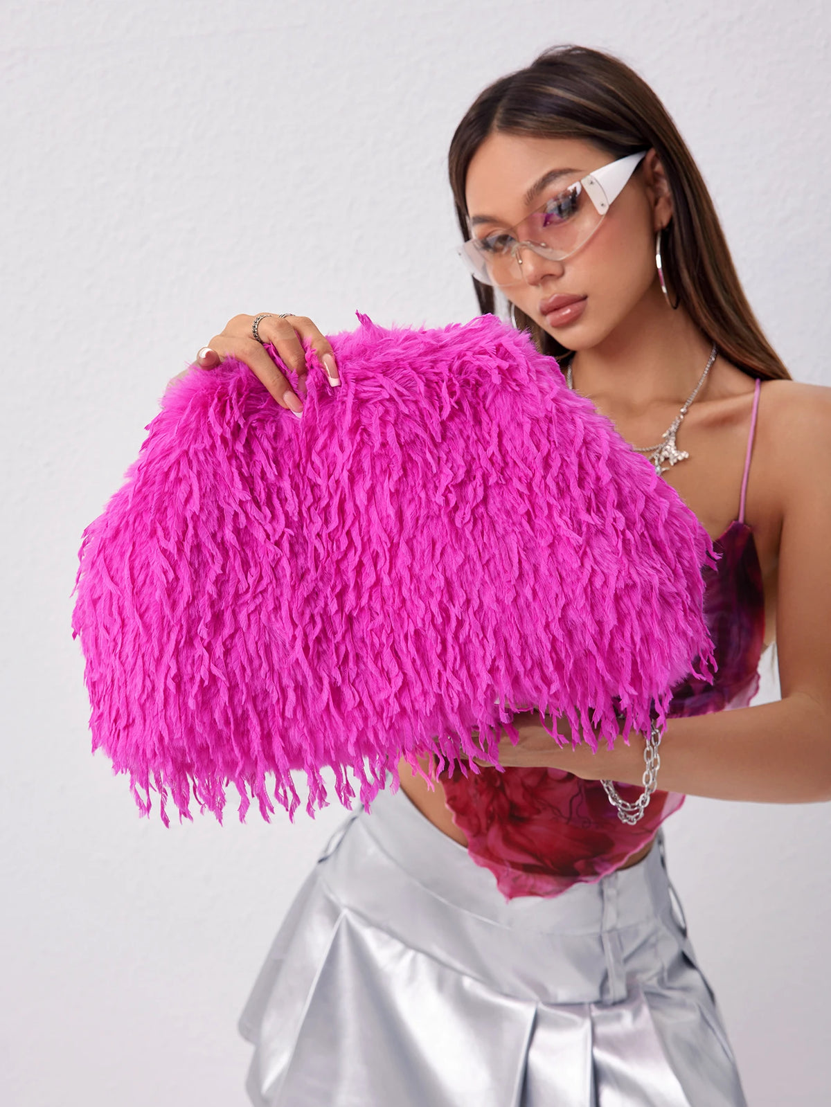 Dopamine Style Clip Bag， Y2K Fuzz Clutch Bag for Women，Porm Dresses for Women，Wedding Items，Party Bag，Large Capacity Women Purse