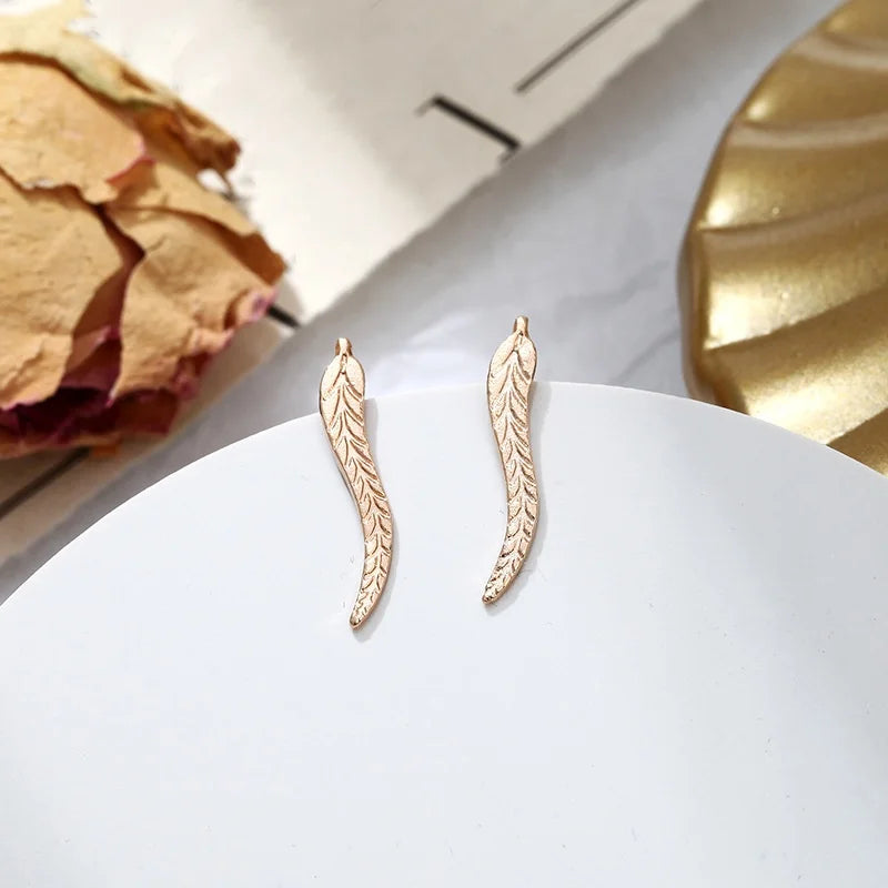 2025 Vintage Jewelry Exquisite Golden Leaf Earrings Modern Beautiful Feather Ear Stud Earrings For Women Brincos Bijoux