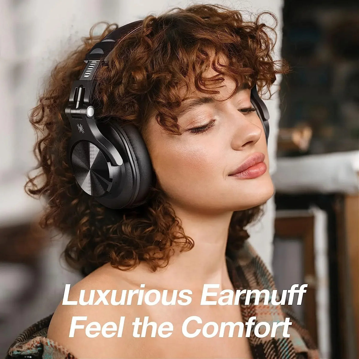 Oneodio Fusion A70 Bluetooth Headphones Hi-Res Audio Over Ear Wireless Headset 72H Pro close-up view