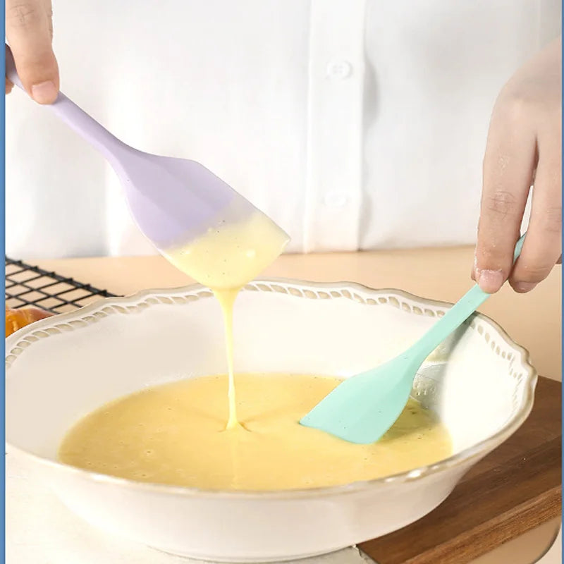 Silicone cream spatula Non-stick butter spatula Heat-resistant kitchen baking tools DI close-up view